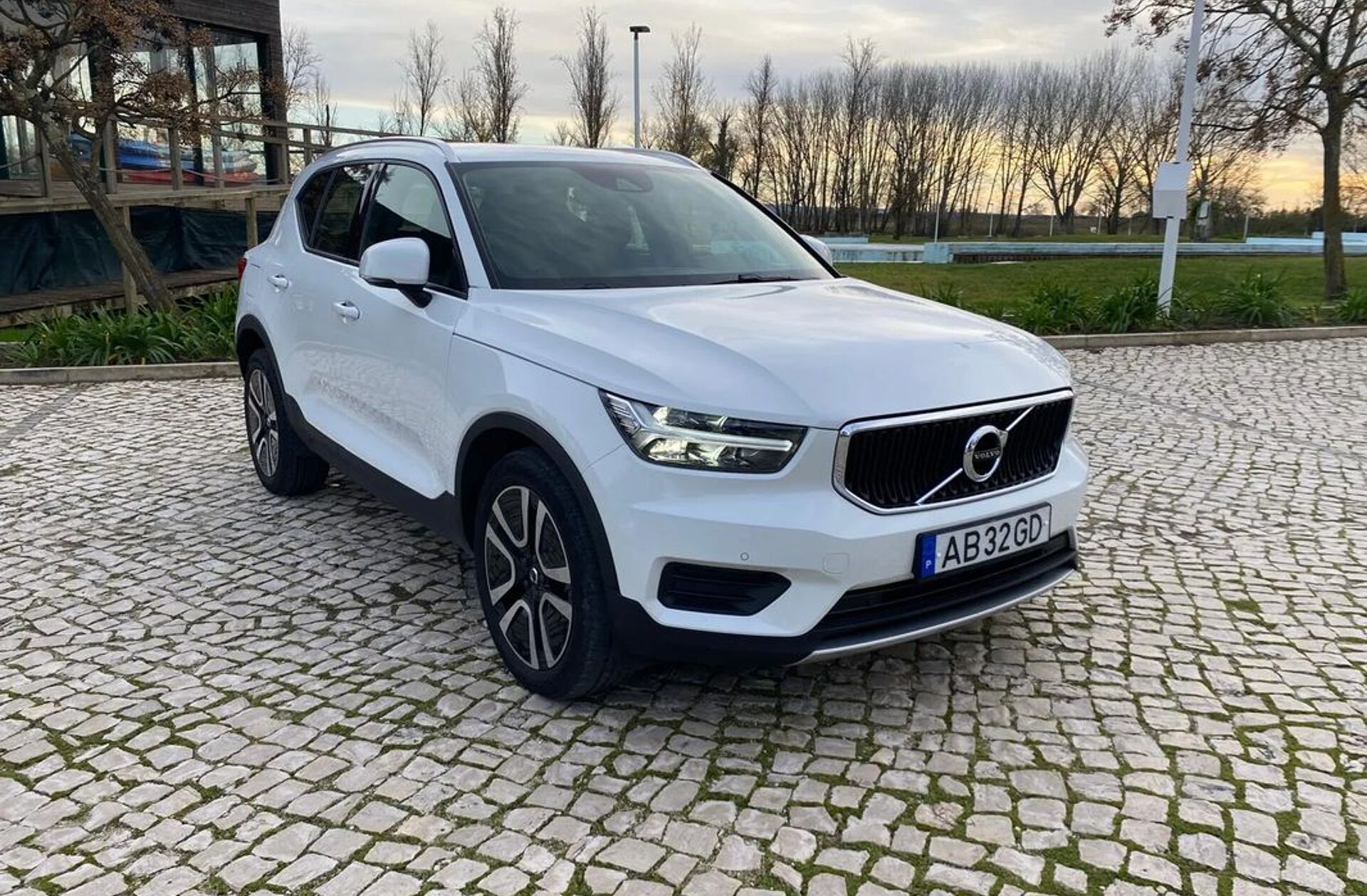 VOLVO XC40 1.5 T5 PHEV Momentum Plus