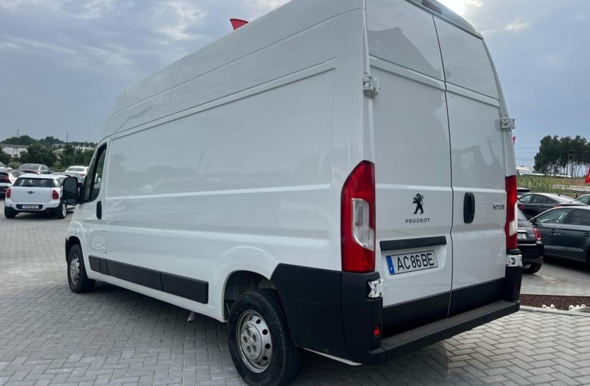 PEUGEOT Boxer 2.2 BlueHDi 335 L3H3 Premium