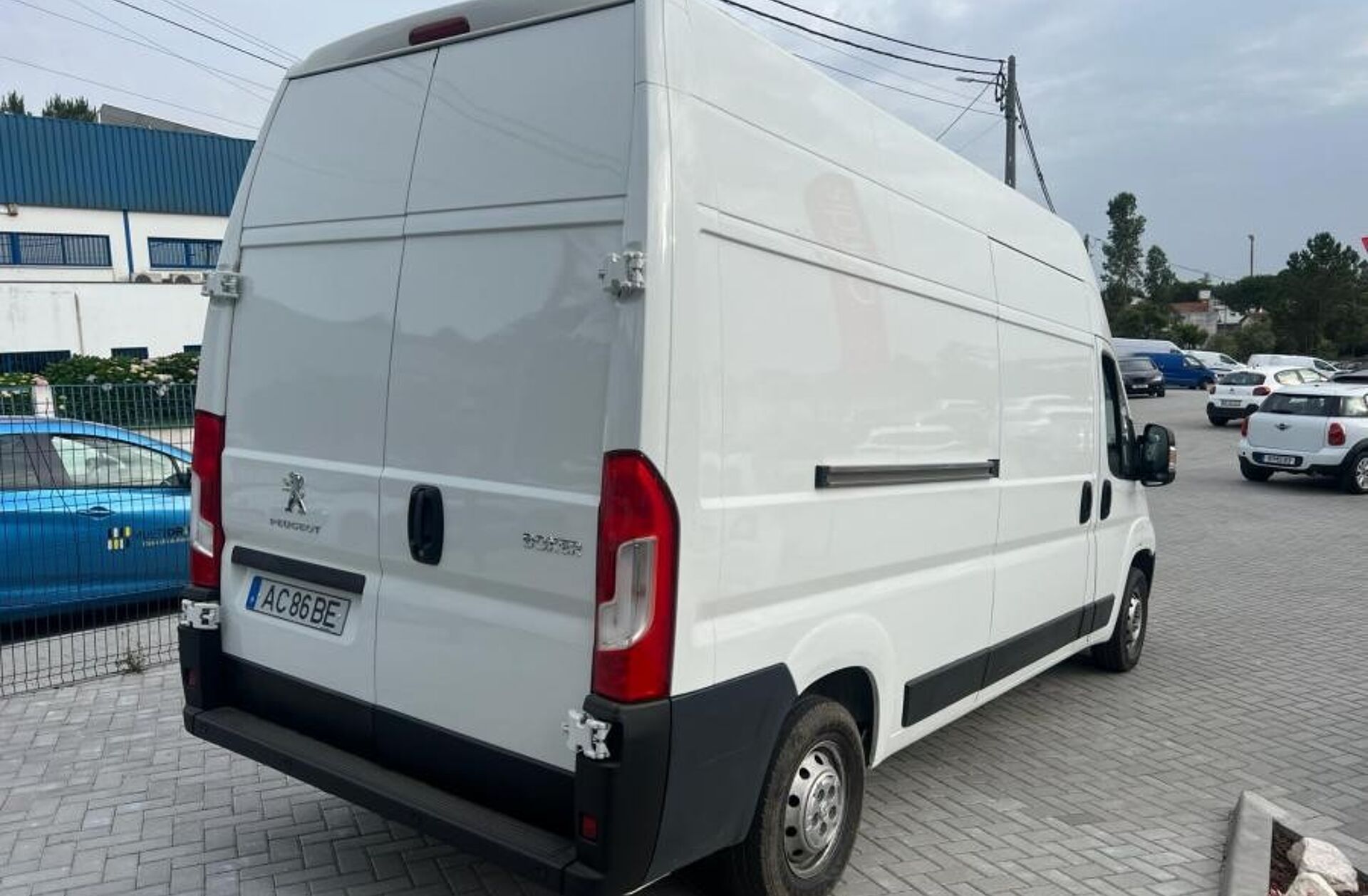 PEUGEOT Boxer 2.2 BlueHDi 335 L3H3 Premium