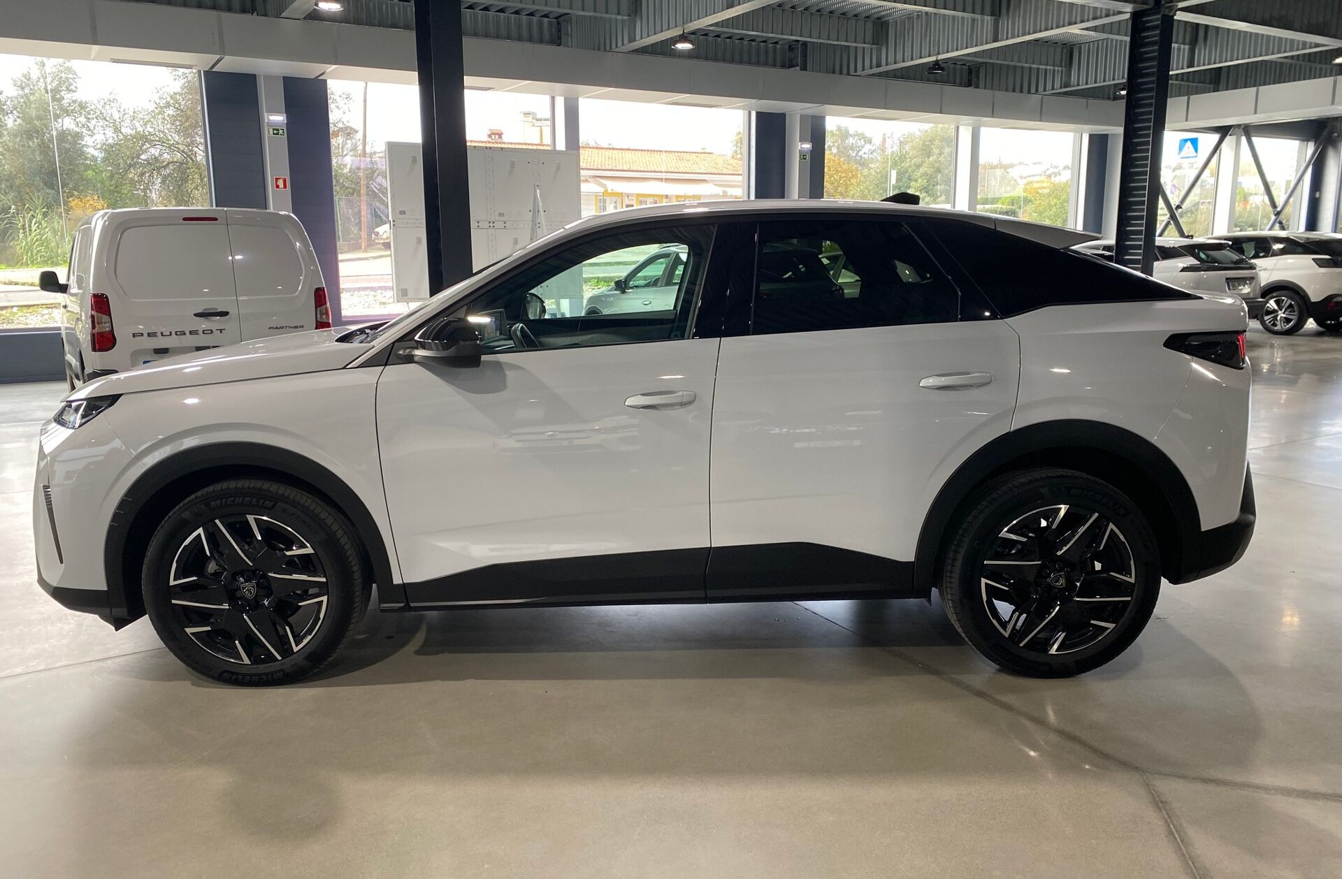 PEUGEOT 3008 1.2 Hybrid Allure e-DCS6