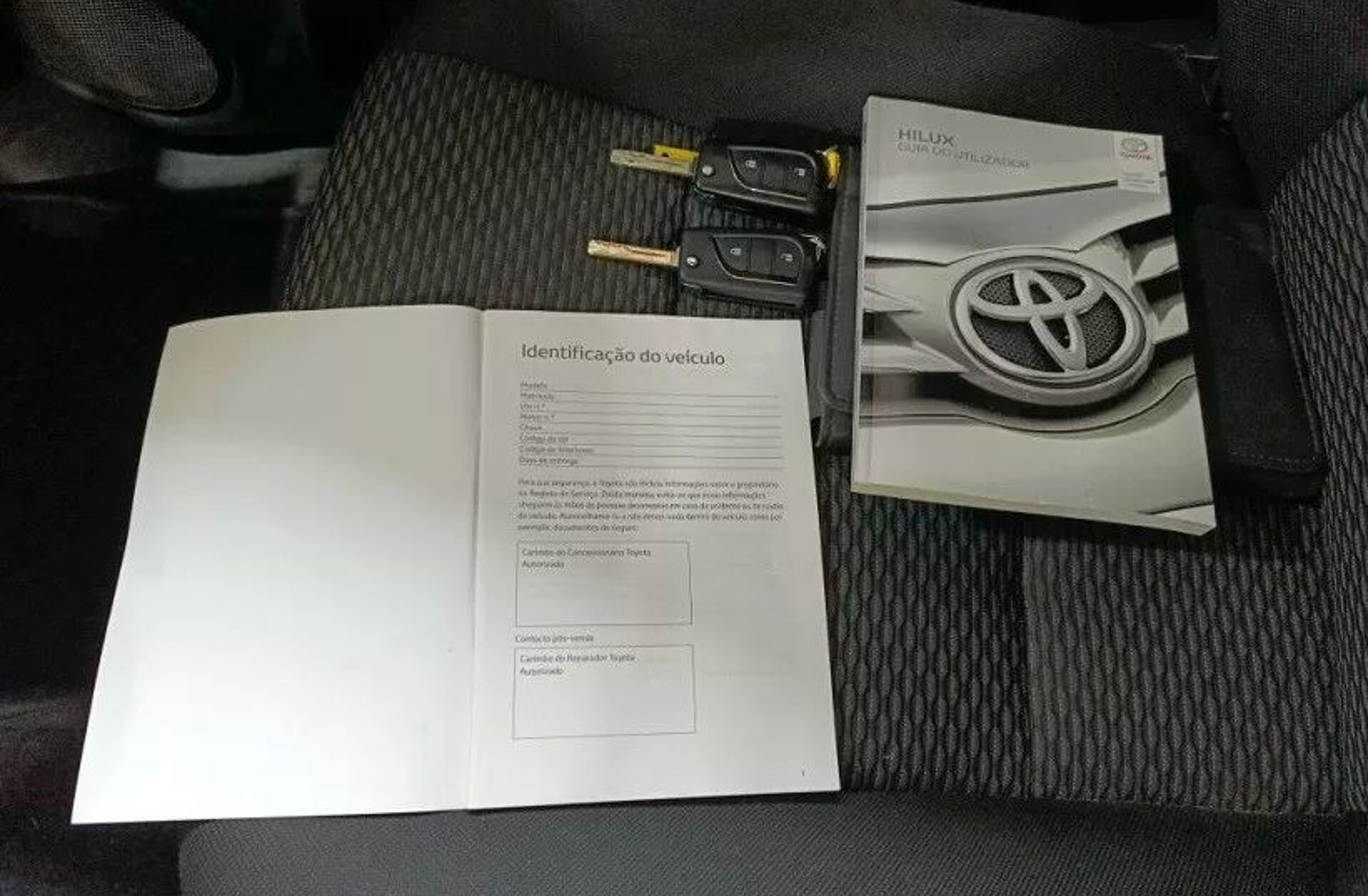 TOYOTA Hilux 2.4 D-4D 4WD CD Tracker