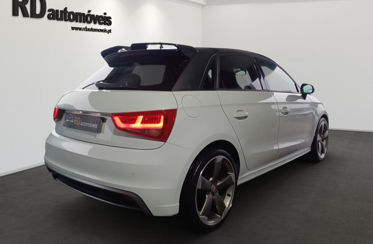 AUDI A1 1.6 TDi S-line S-Tronic