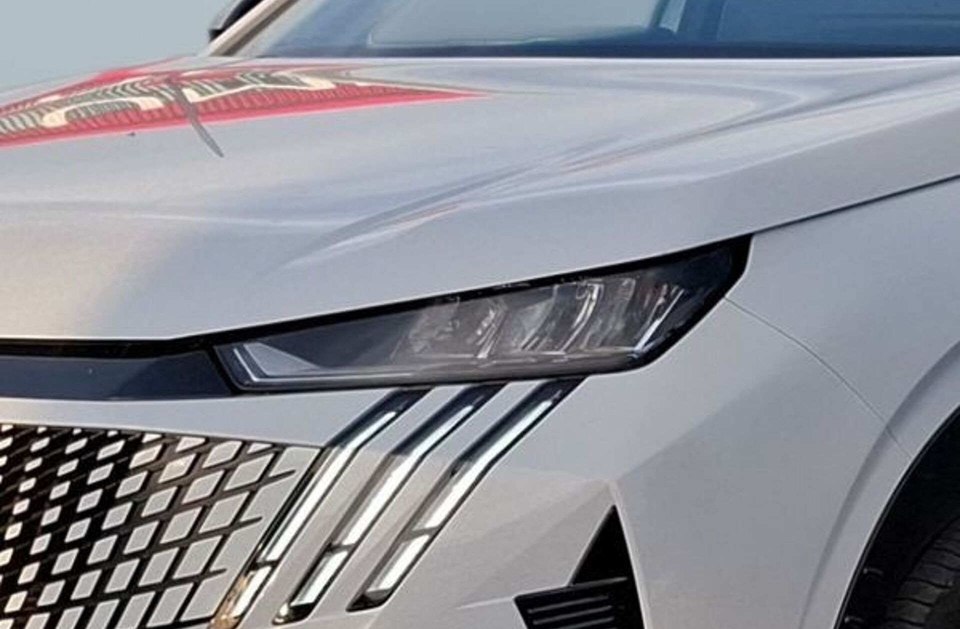 PEUGEOT 5008 1.2 Hybrid Allure e-DCS6