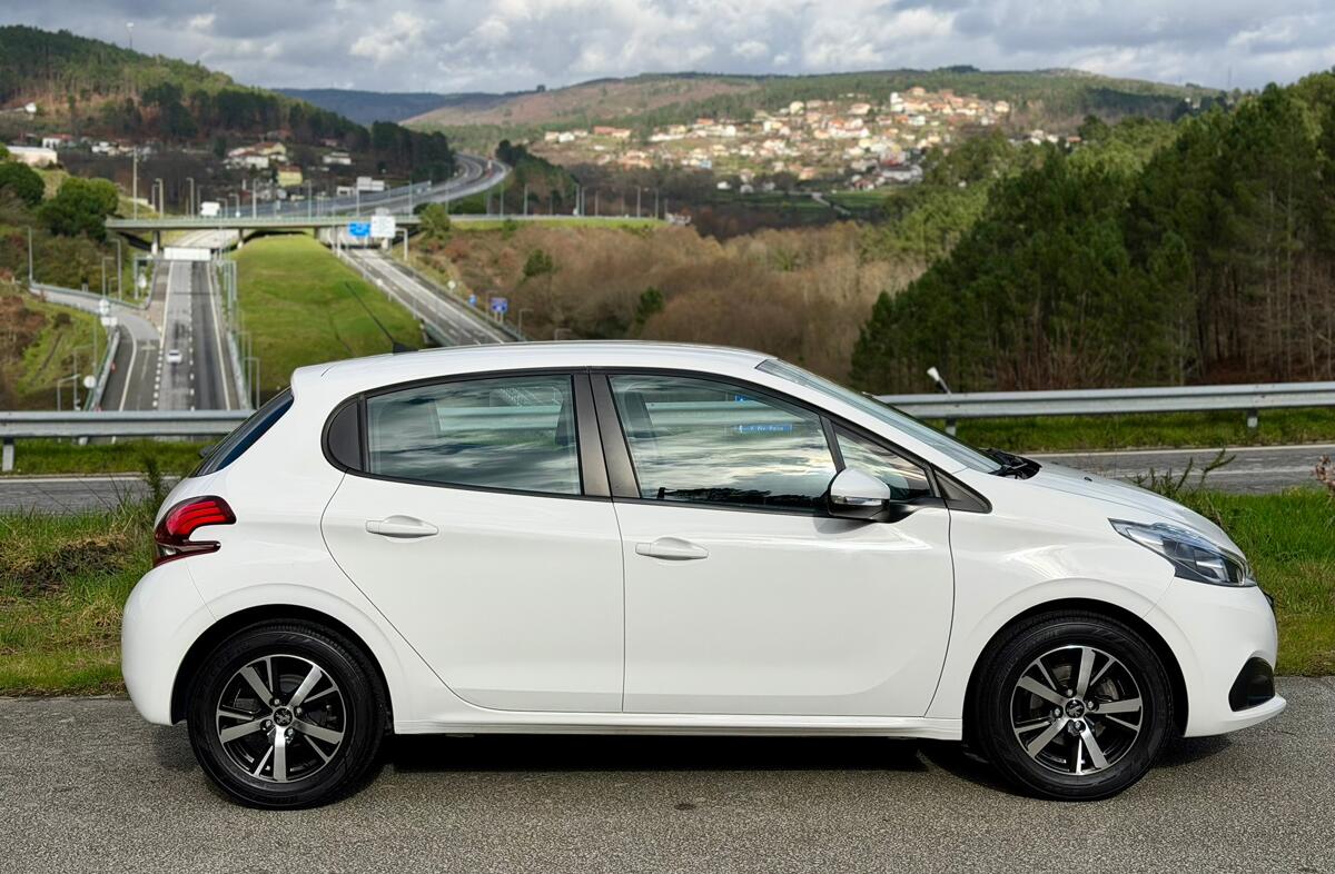 PEUGEOT 208 1.2 PureTech Allure