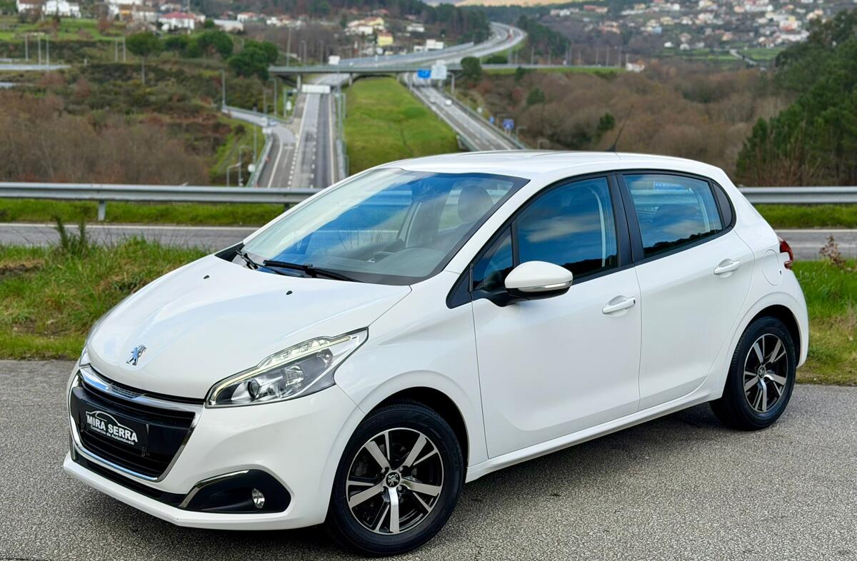 PEUGEOT 208 1.2 PureTech Allure