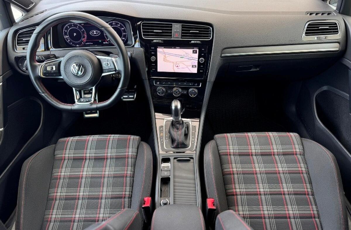 VOLKSWAGEN Golf 2.0 TSi GTi DSG Performance