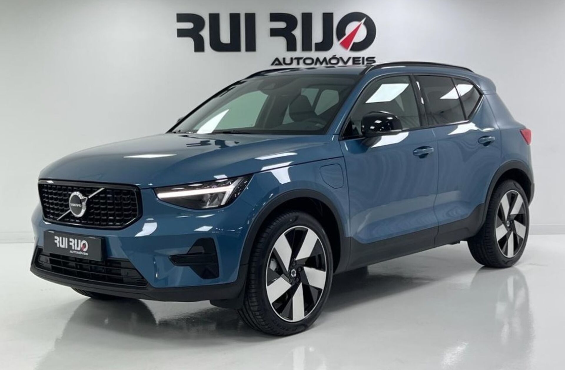 VOLVO XC40 1.5 T4 PHEV Plus Dark