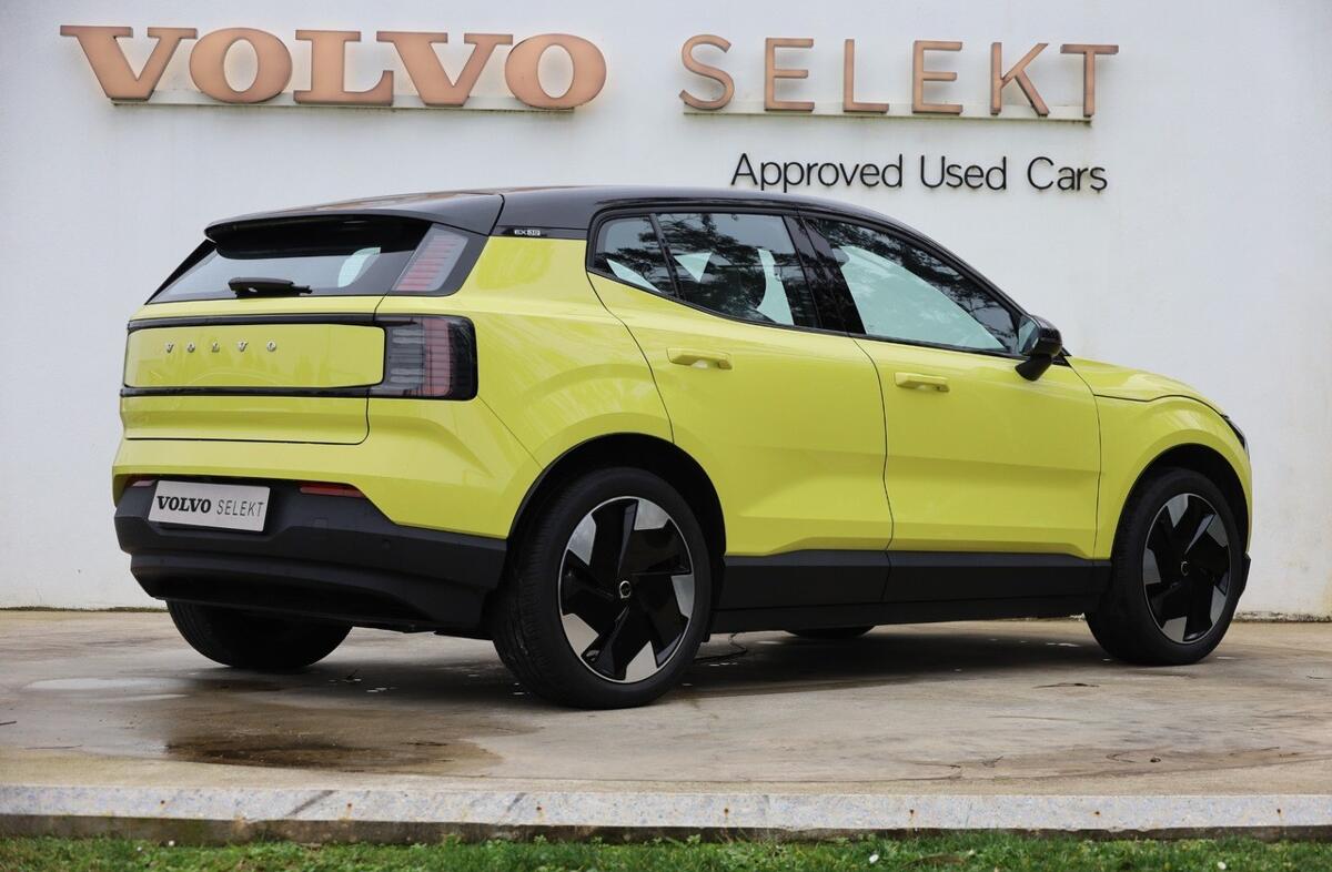 VOLVO EX30 69 kWh Single Motor Extended Range Plus