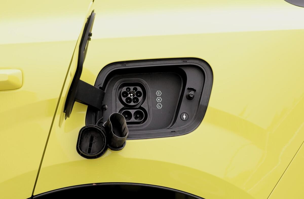 VOLVO EX30 69 kWh Single Motor Extended Range Plus