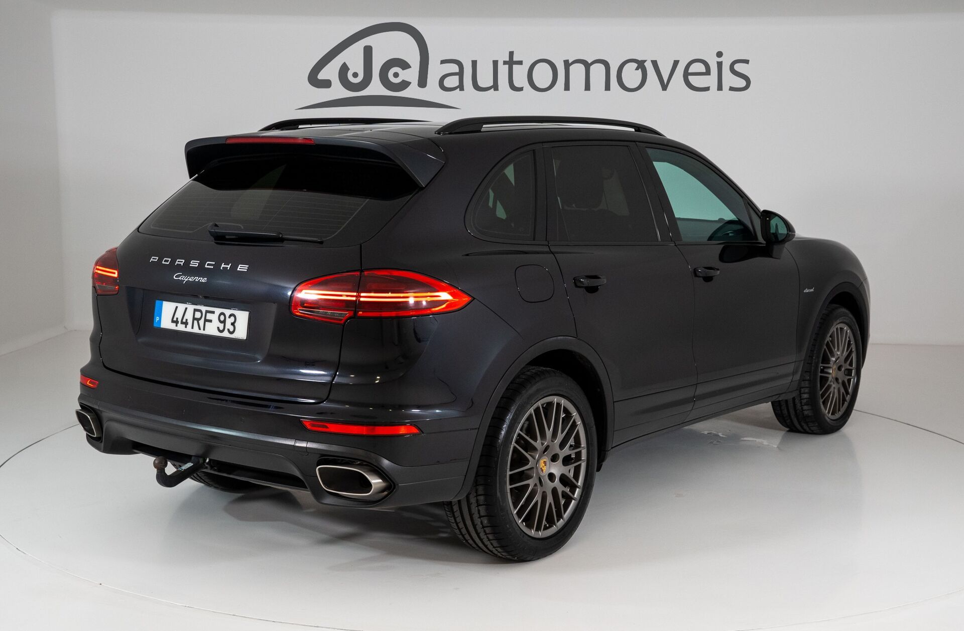 PORSCHE Cayenne Platinum Edition