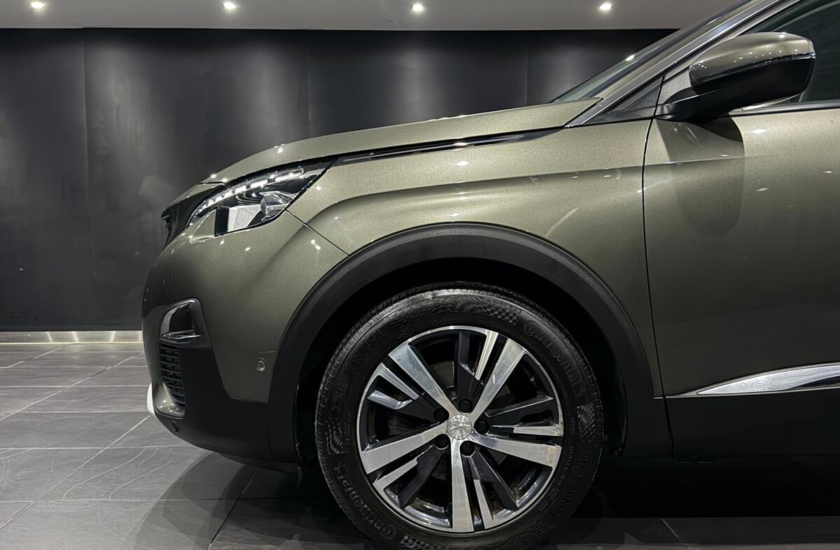 PEUGEOT 5008 1.5 BlueHDi Allure Pack EAT8