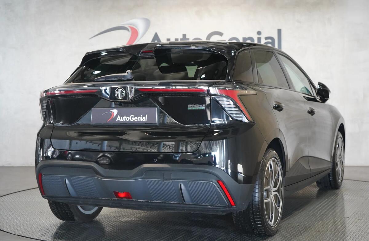 MG MG4 64 kWh Luxury