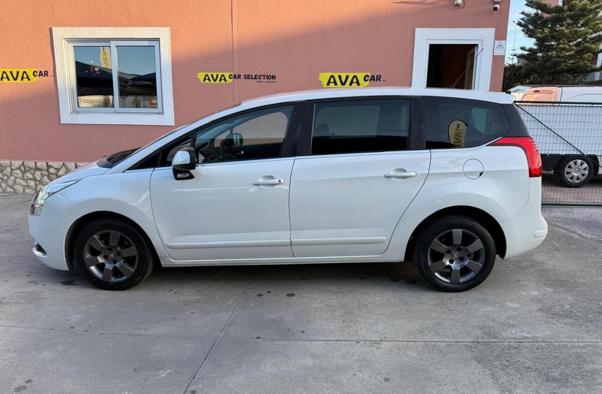 PEUGEOT 5008 1.6 HDi 7L Active