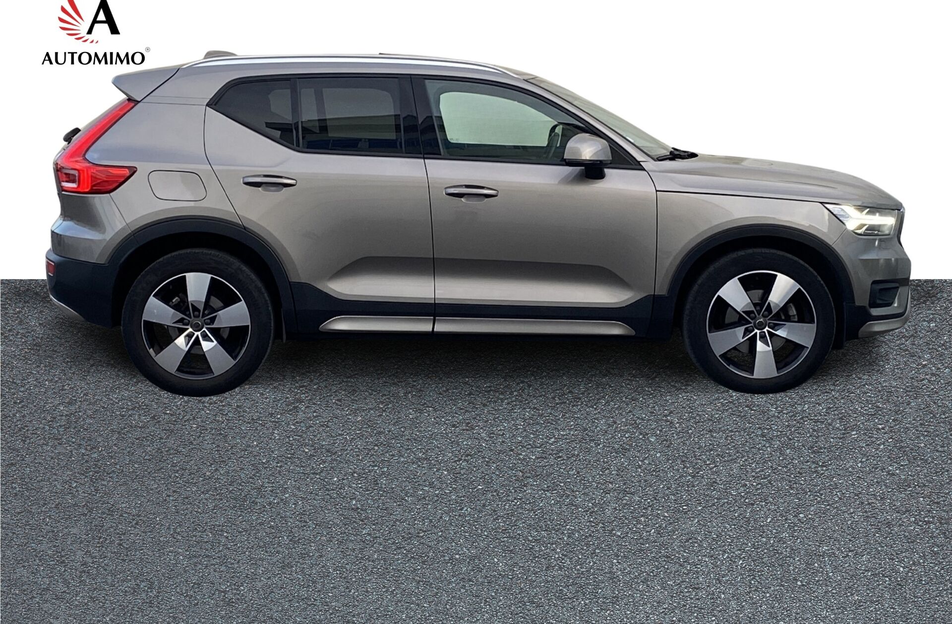 VOLVO XC40 2.0 B4 Momentum Plus
