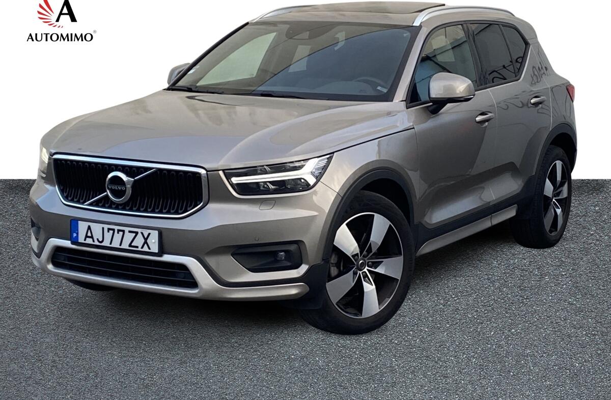 VOLVO XC40 2.0 B4 Momentum Plus