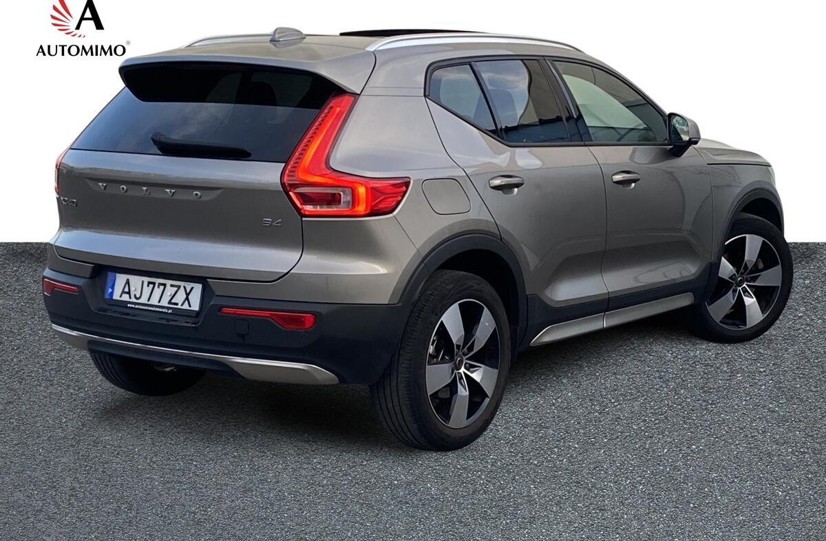 VOLVO XC40 2.0 B4 Momentum Plus