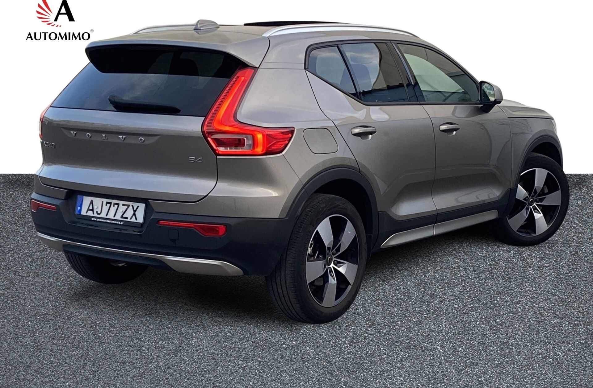 VOLVO XC40 2.0 B4 Momentum Plus