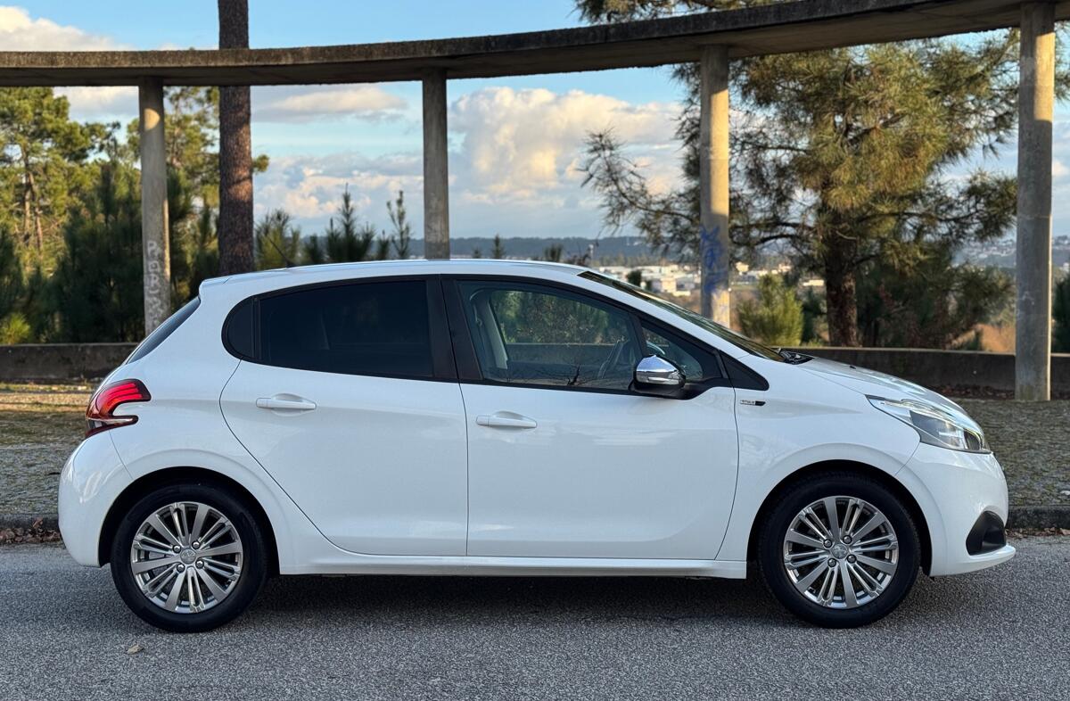 PEUGEOT 208 1.2 PureTech Style