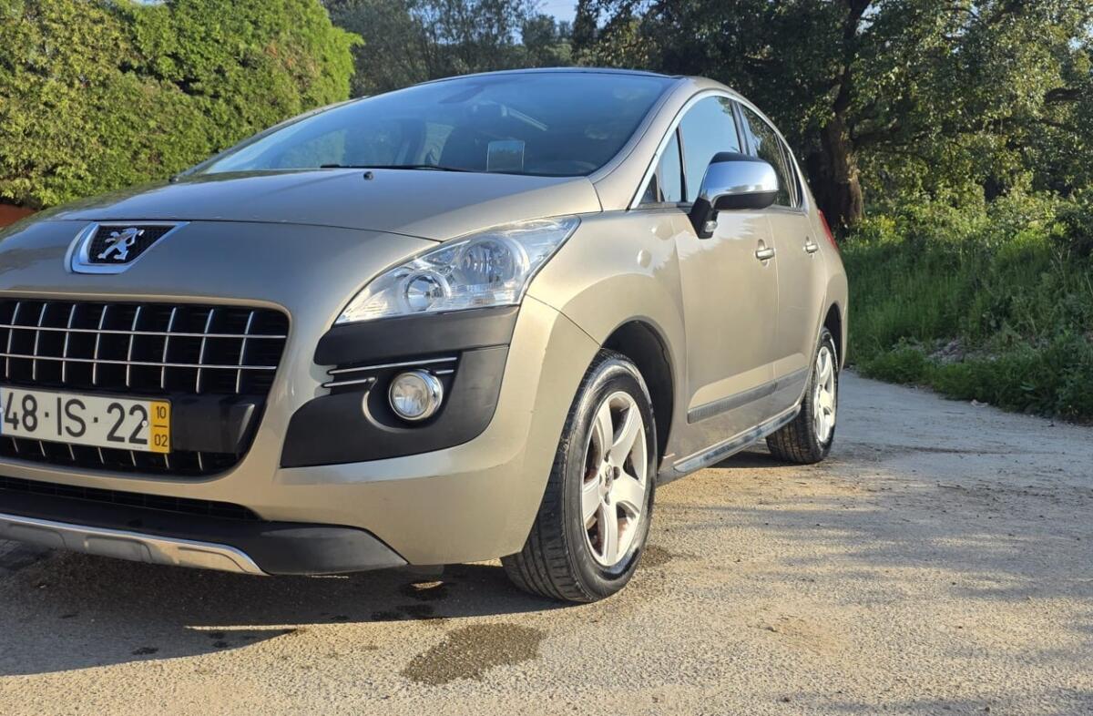 PEUGEOT 3008 1.6 HDi Executive CMP6