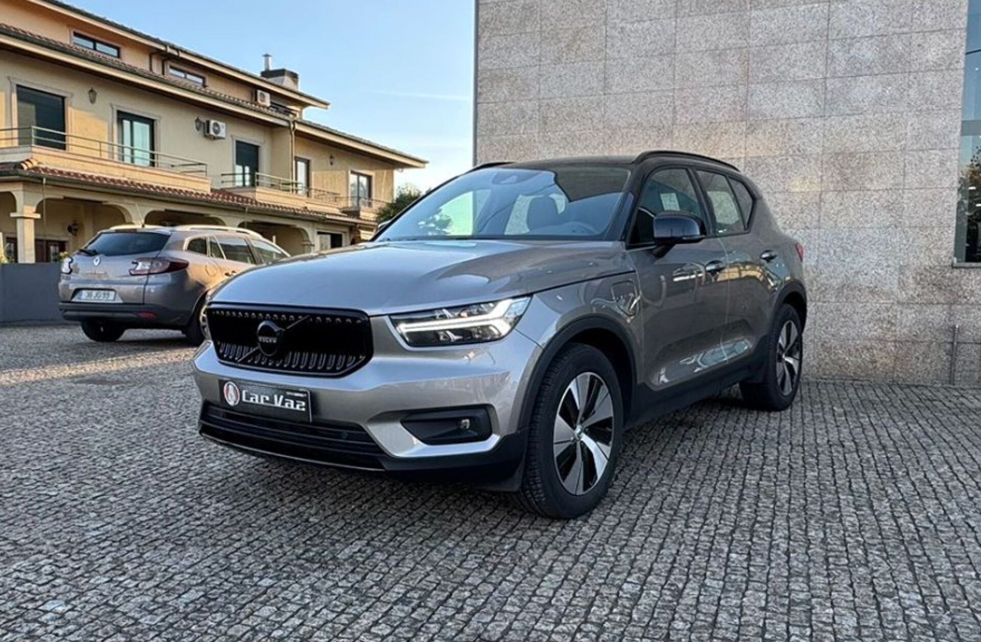 VOLVO XC40 1.5 T5 PHEV Momentum Plus