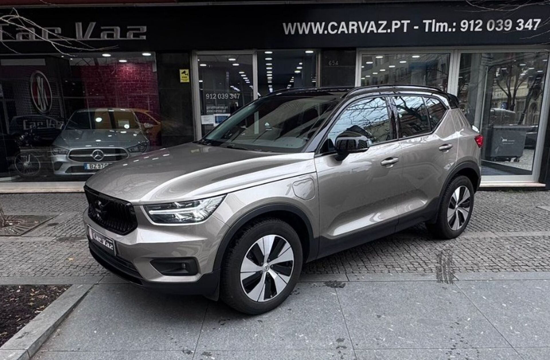 VOLVO XC40 1.5 T5 PHEV Momentum Plus