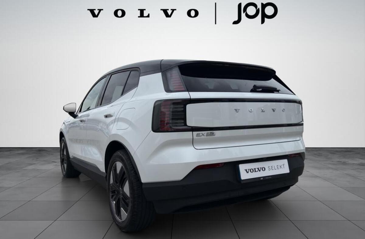 VOLVO EX30 51 kWh Single Motor Plus