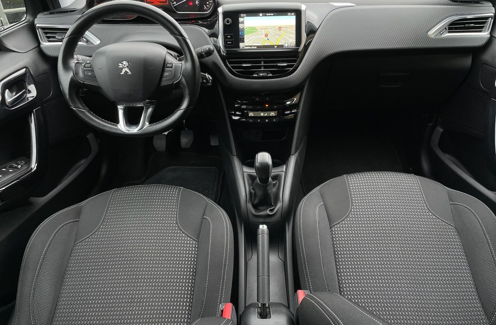 PEUGEOT 208 1.6 BlueHDi Style