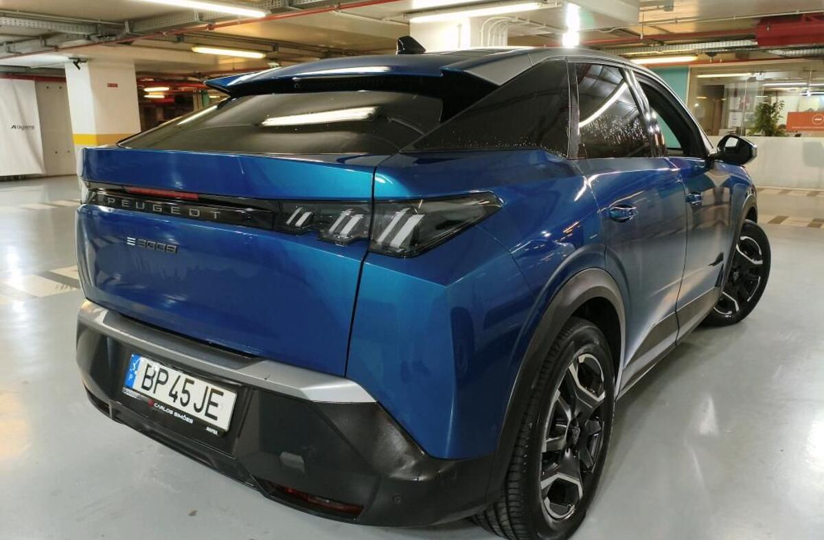 PEUGEOT 3008 e- 73 kWh Allure