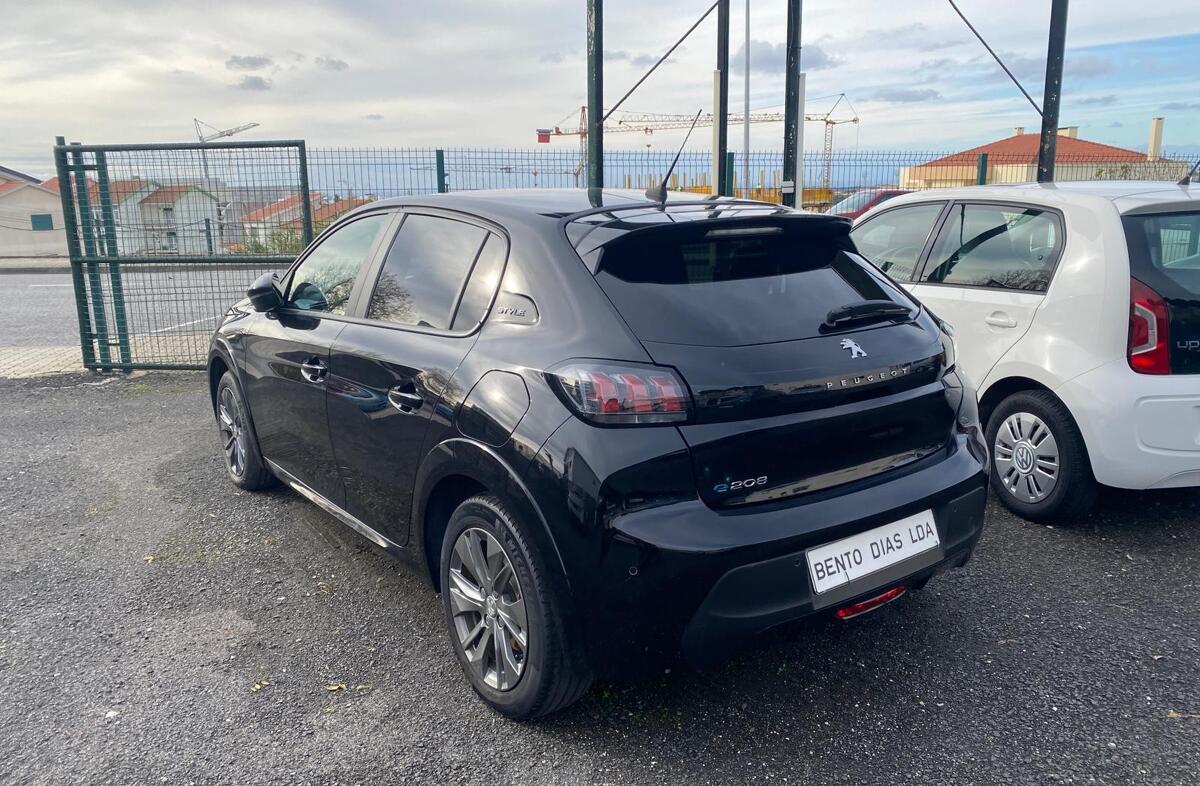 PEUGEOT 208 e- 51 kWh GT