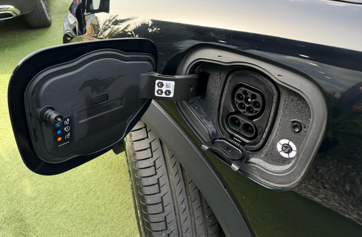 FORD Mustang Mach-E Alargada