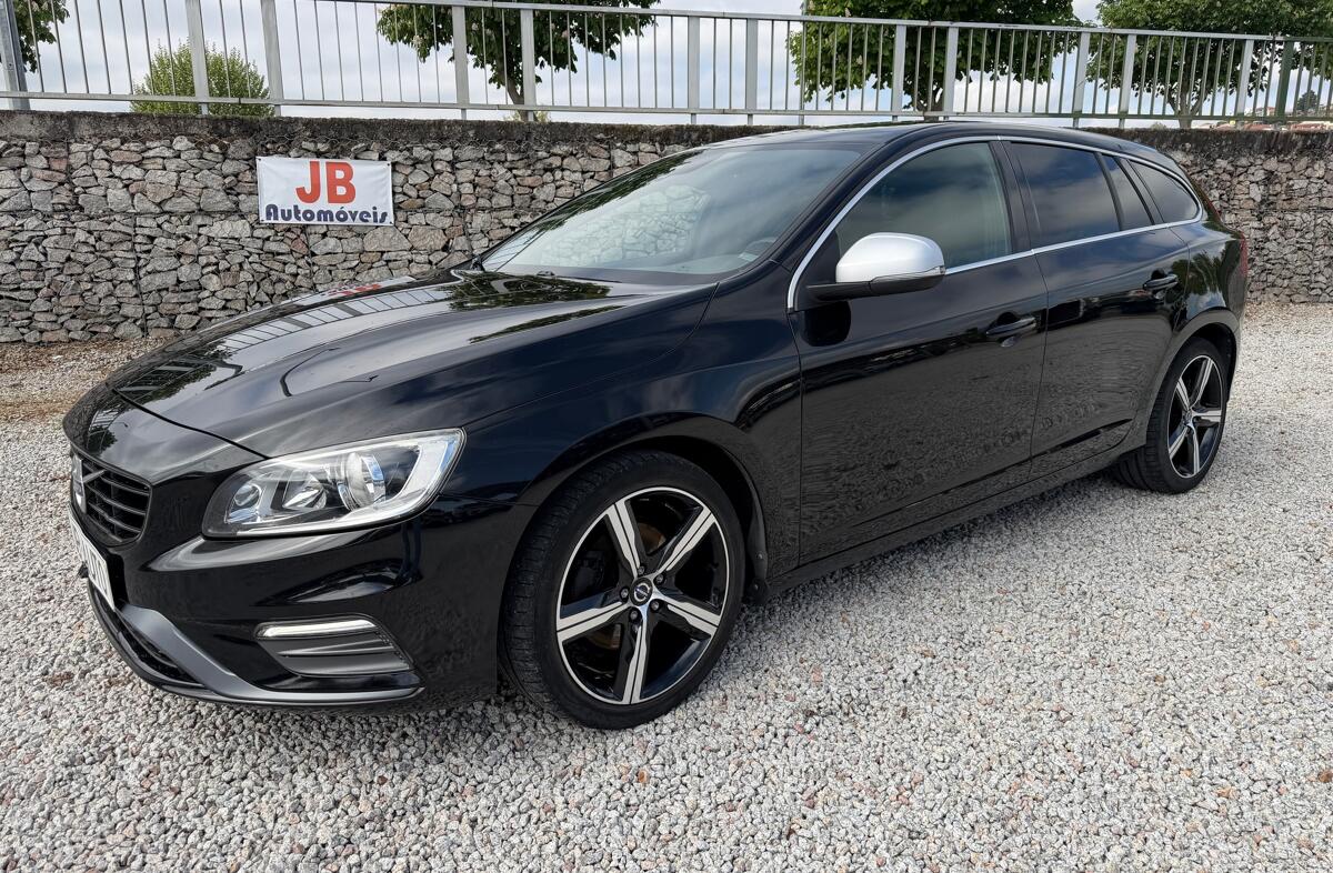 VOLVO V60 2.0 D3 R-Design