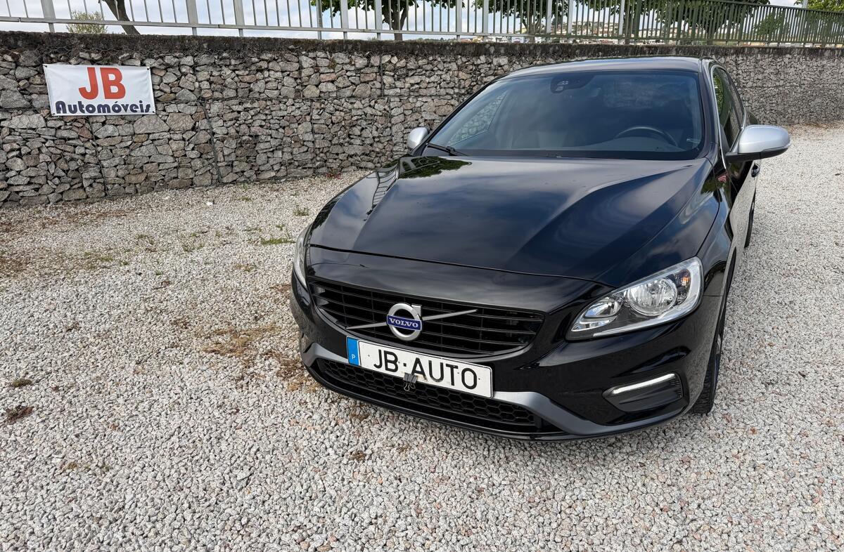 VOLVO V60 2.0 D3 R-Design