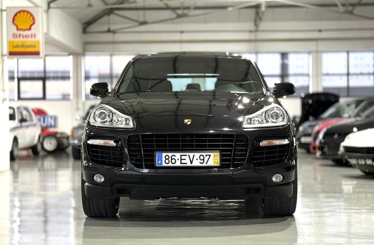 PORSCHE Cayenne Turbo