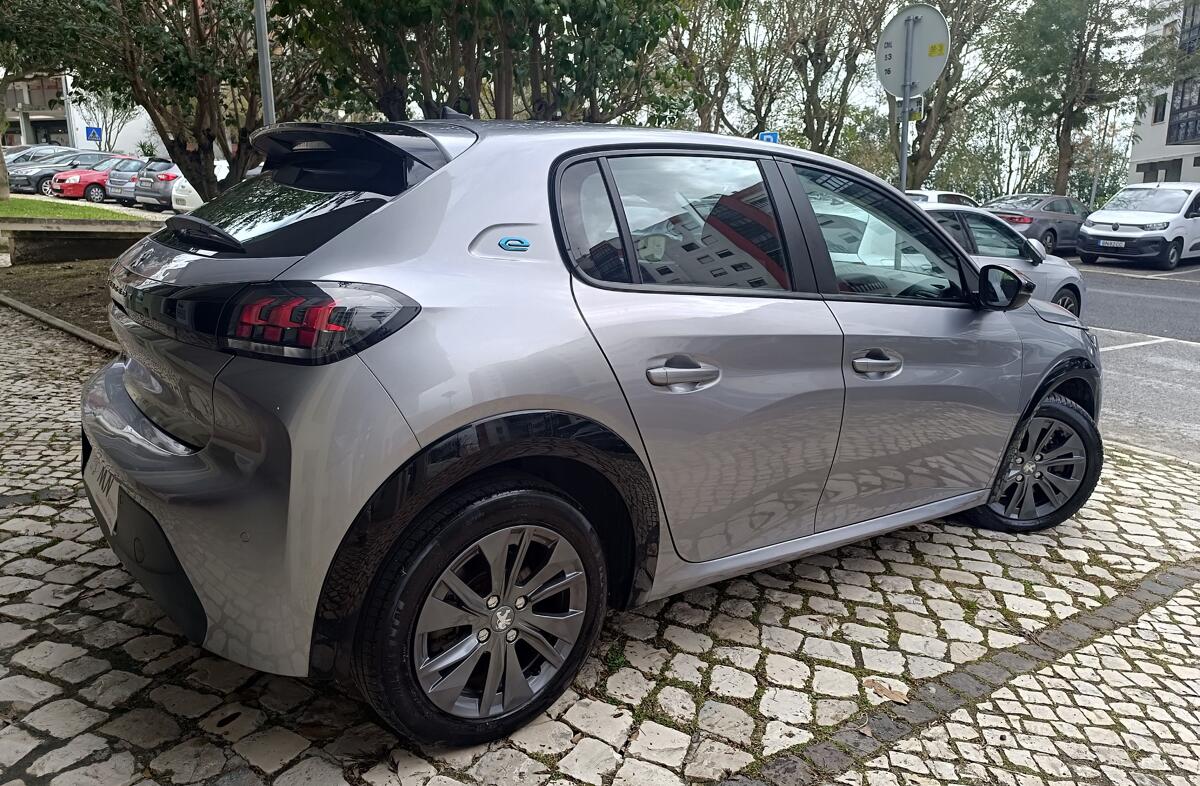 PEUGEOT 208 e- 50 kWh Active Pack