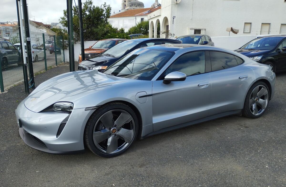 PORSCHE Taycan Taycan