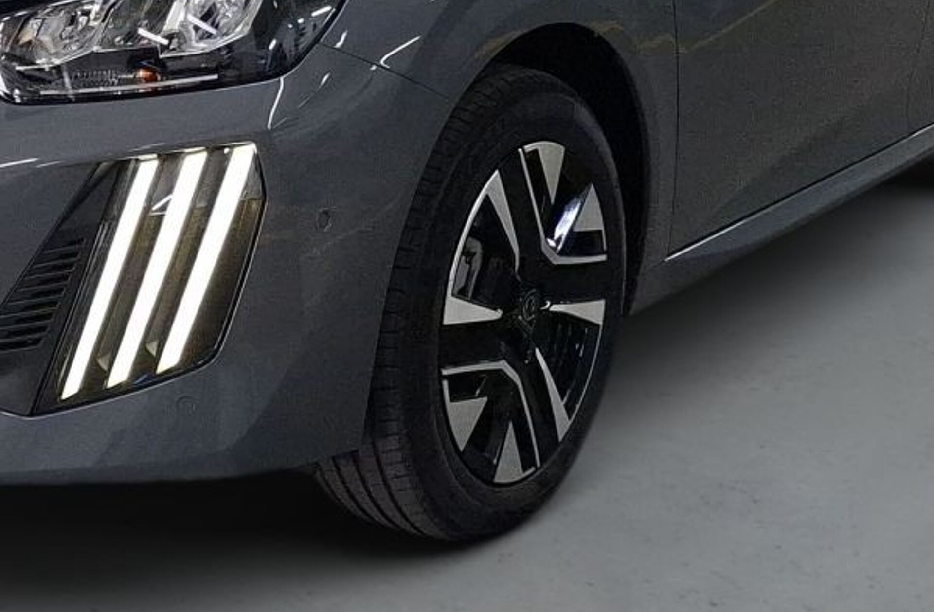 PEUGEOT 208 e- 51 kWh GT