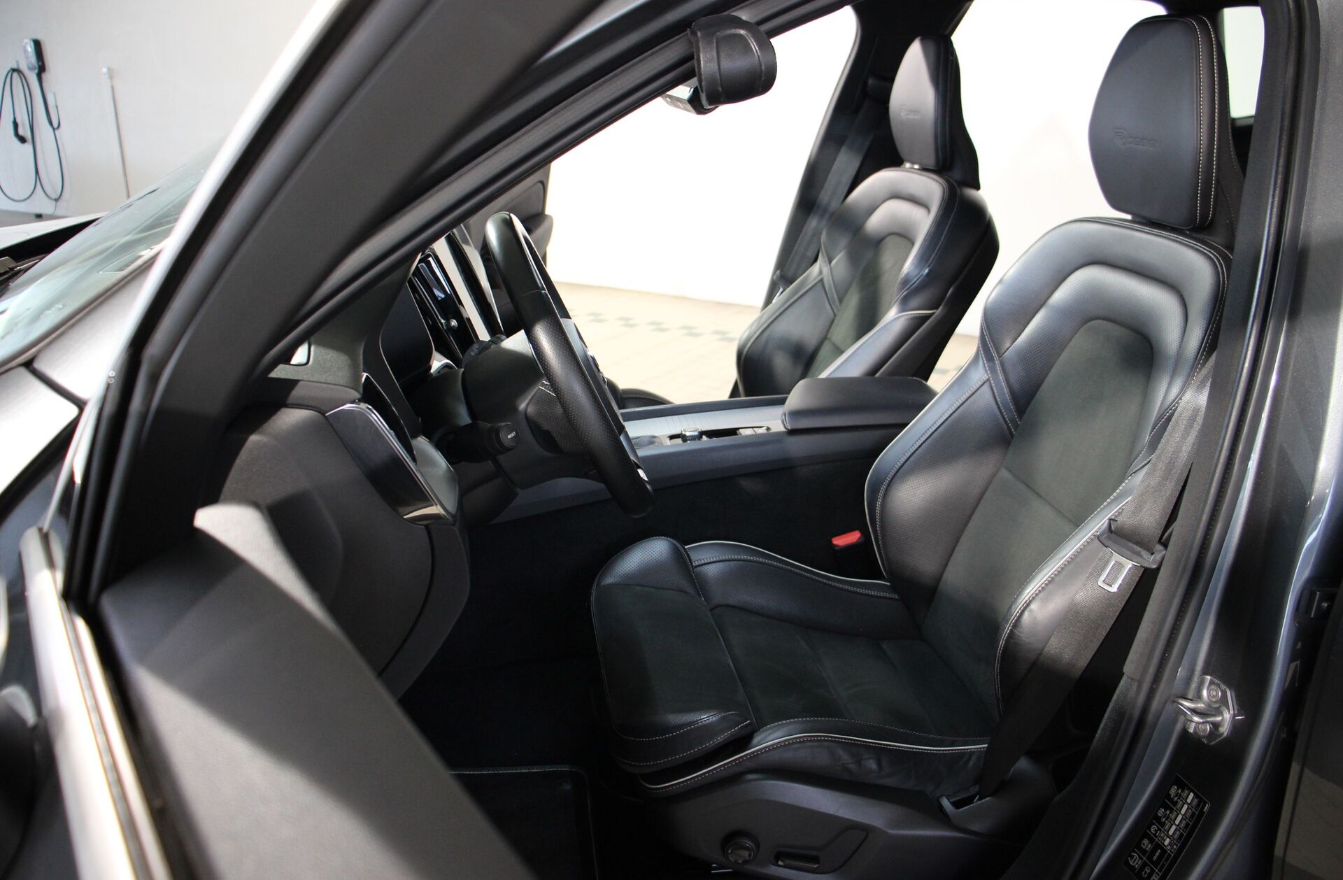 VOLVO XC60 2.0 D4 R-Design Geartronic