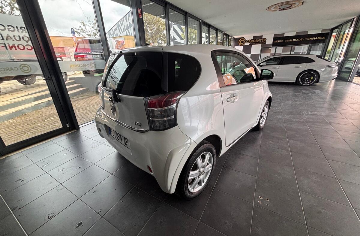 TOYOTA IQ 1.0 VVT-i