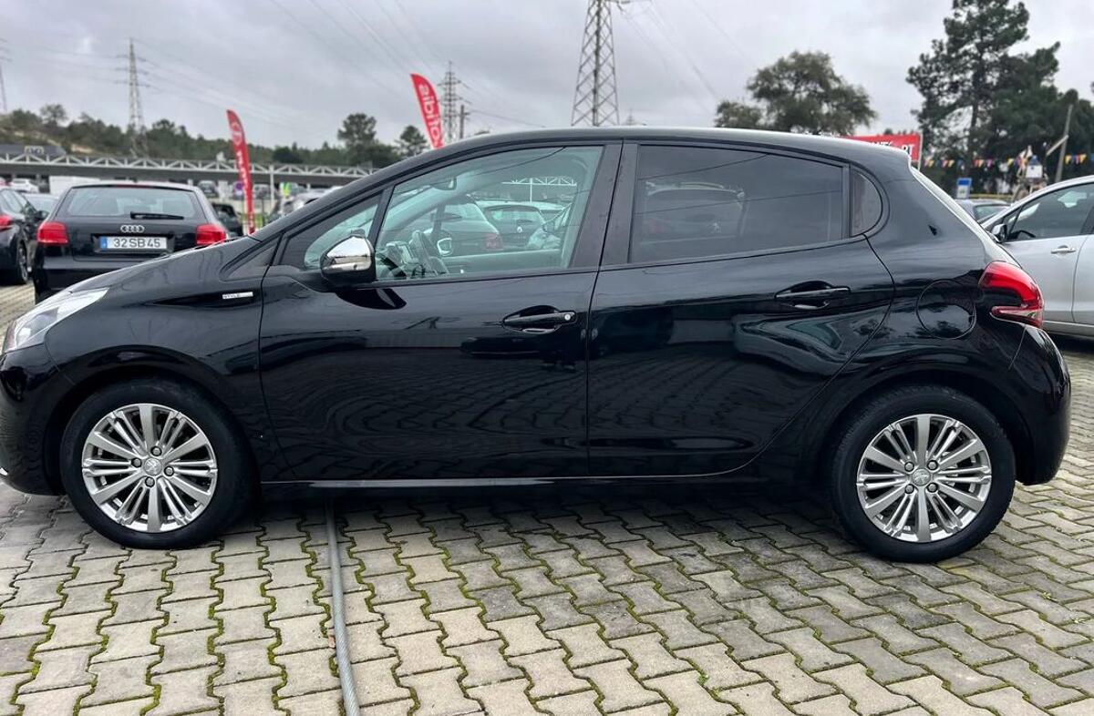 PEUGEOT 208 1.6 BlueHDi Allure