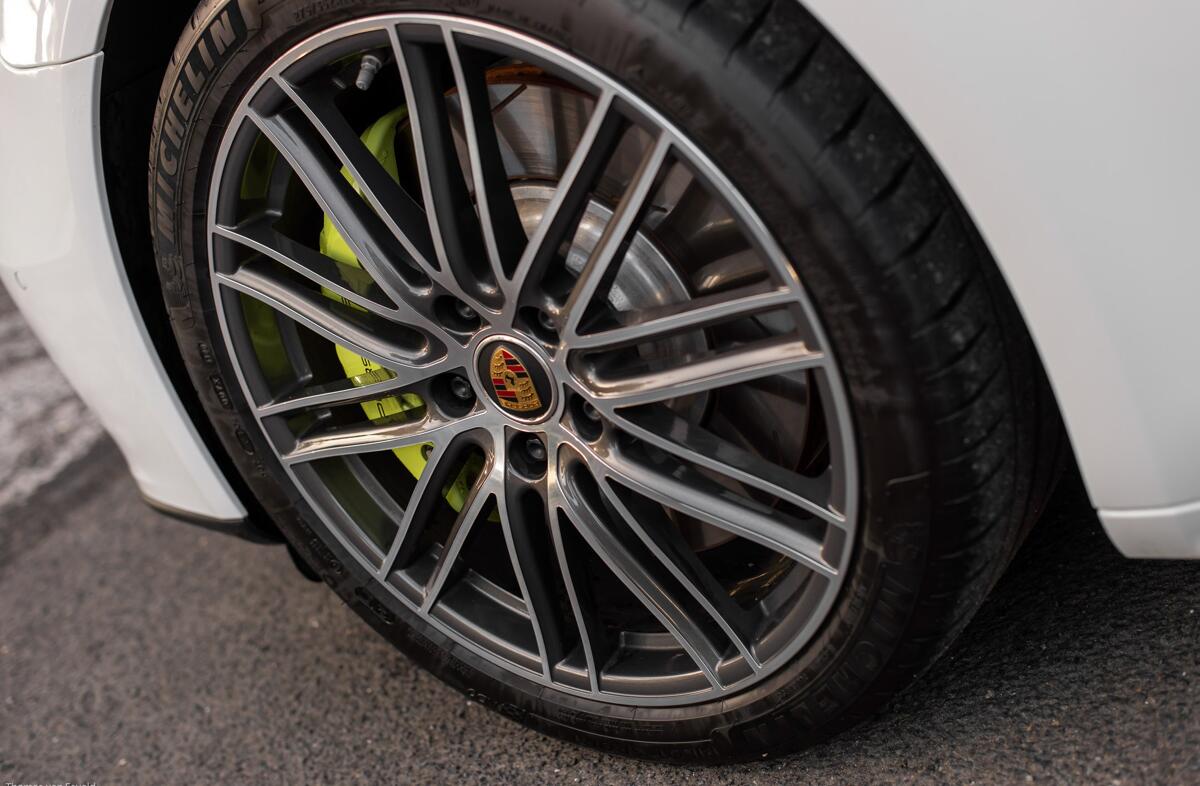 PORSCHE Panamera 4 E-Hybrid