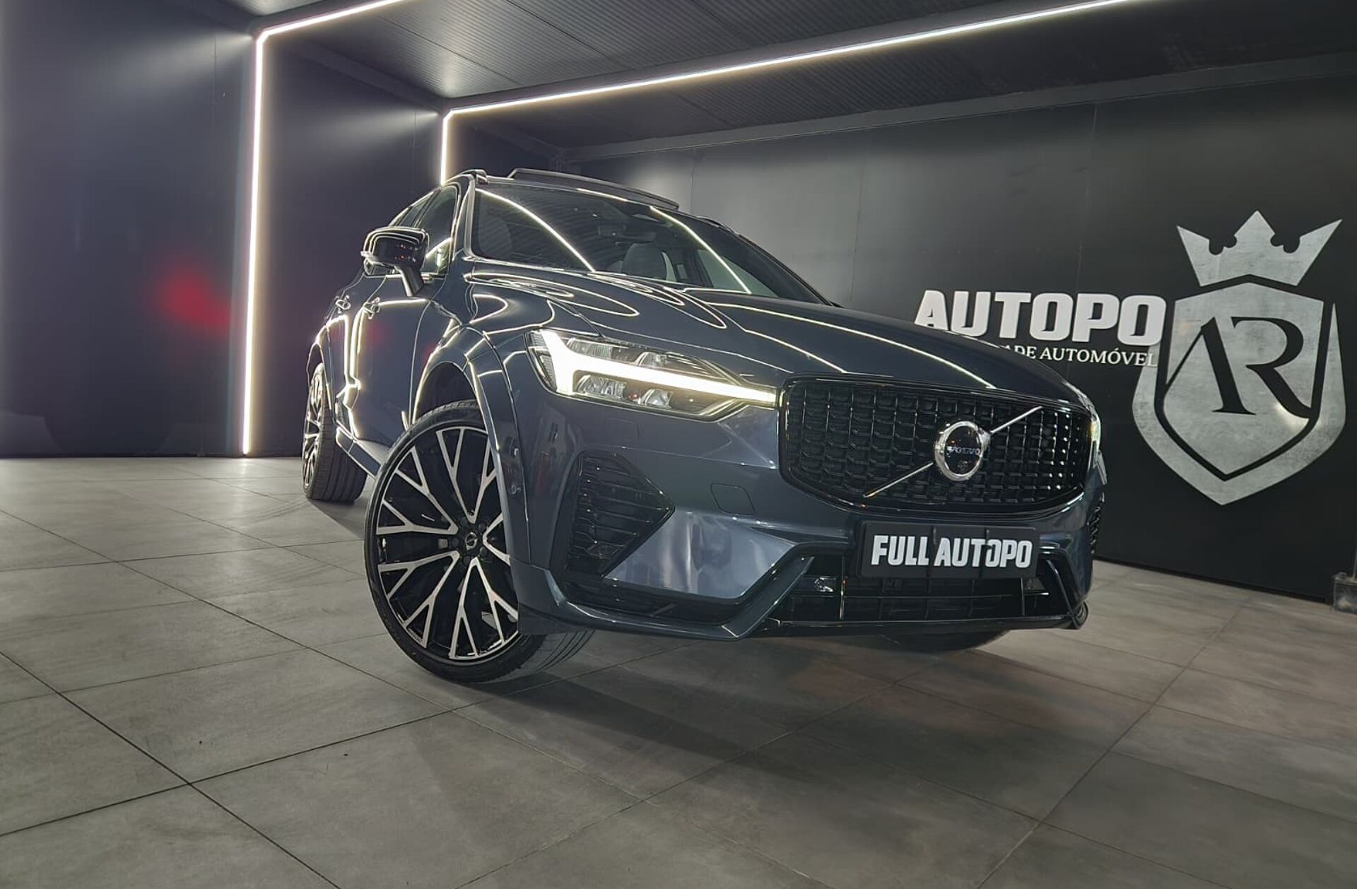 VOLVO XC60 2.0 T8 PHEV R-Design AWD