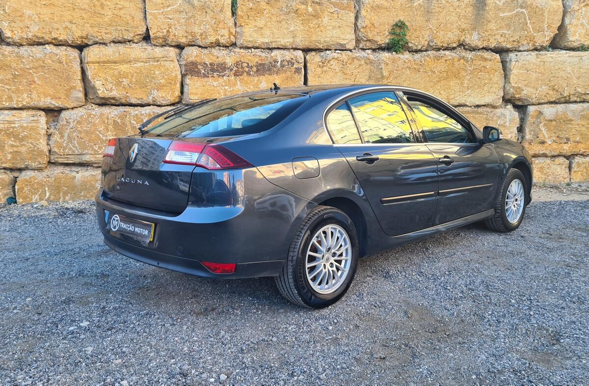 RENAULT Laguna 2.0 dCi Dynamique S 118g