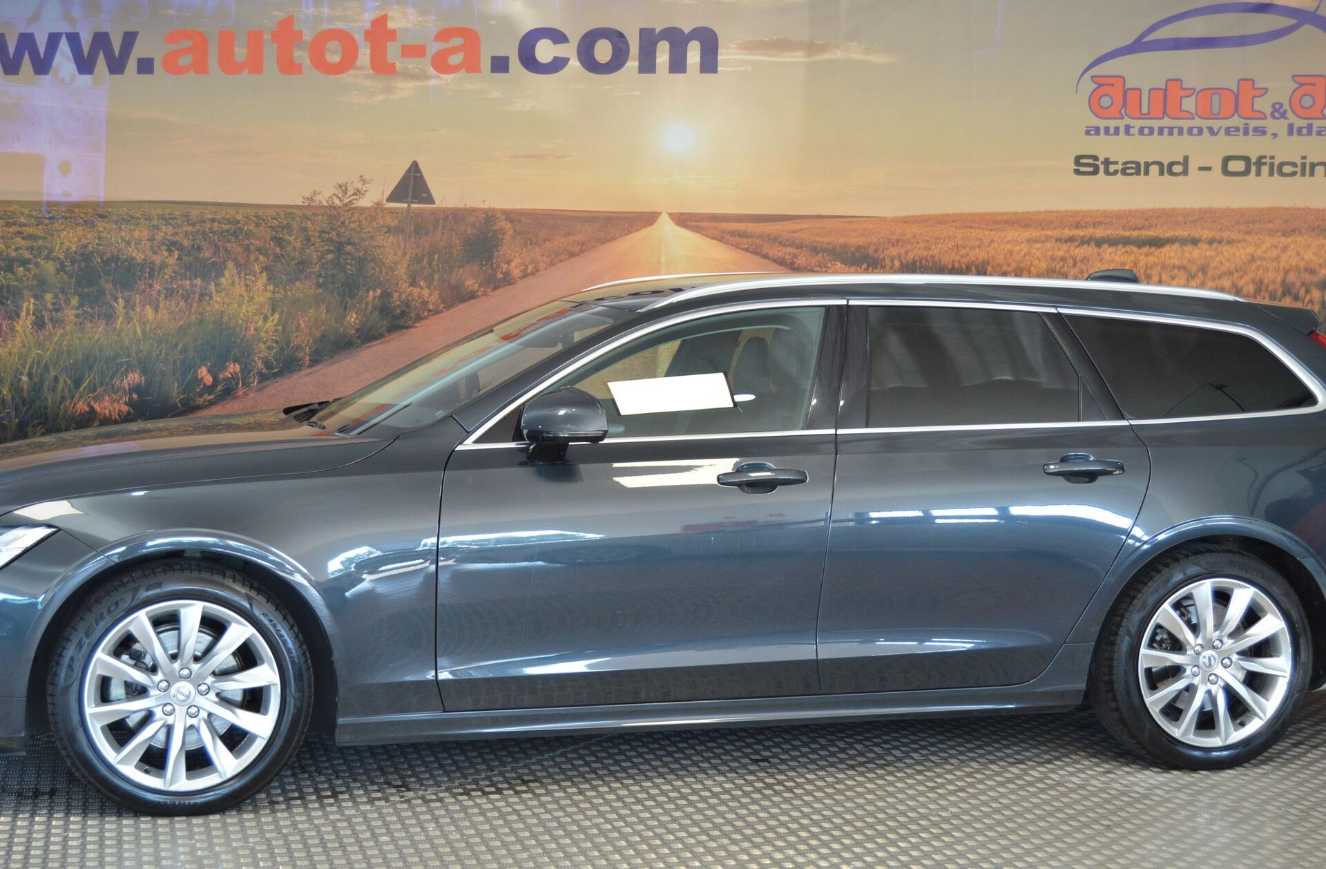 VOLVO V90 2.0 D4 Momentum Plus Geartronic