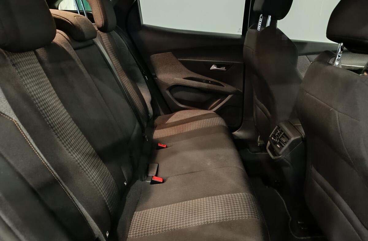 PEUGEOT 3008 1.2 PureTech Active Pack