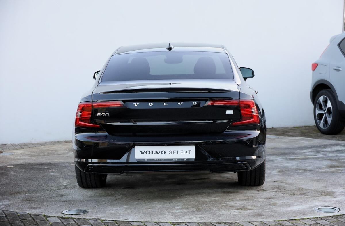 VOLVO S90 2.0 T8 PHEV Plus Dark AWD
