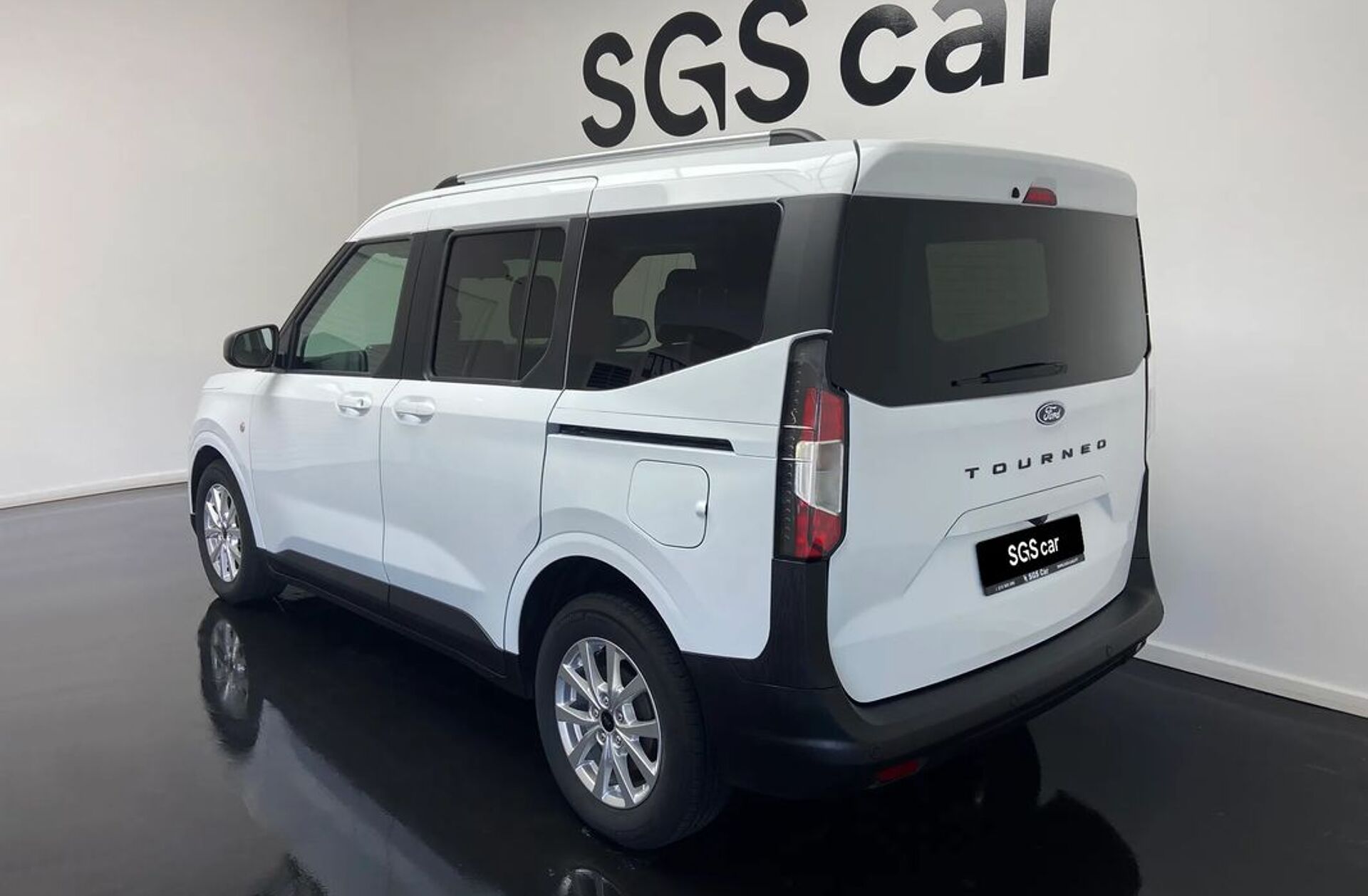 FORD Courier Tourneo  1.0 EcoBoost Titanium DCT