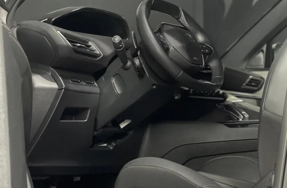 PEUGEOT 5008 1.5 BlueHDi Allure EAT8