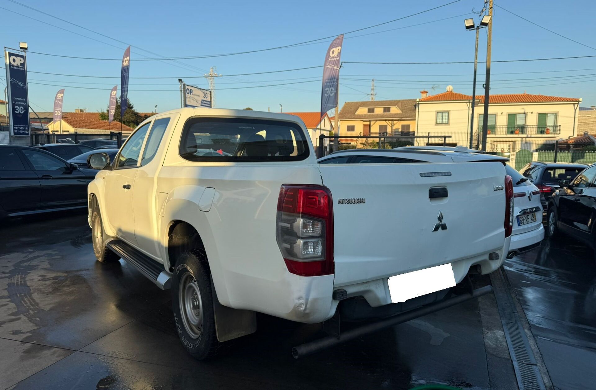 MITSUBISHI L 200 2.4 DI-D CD Invite 4WD