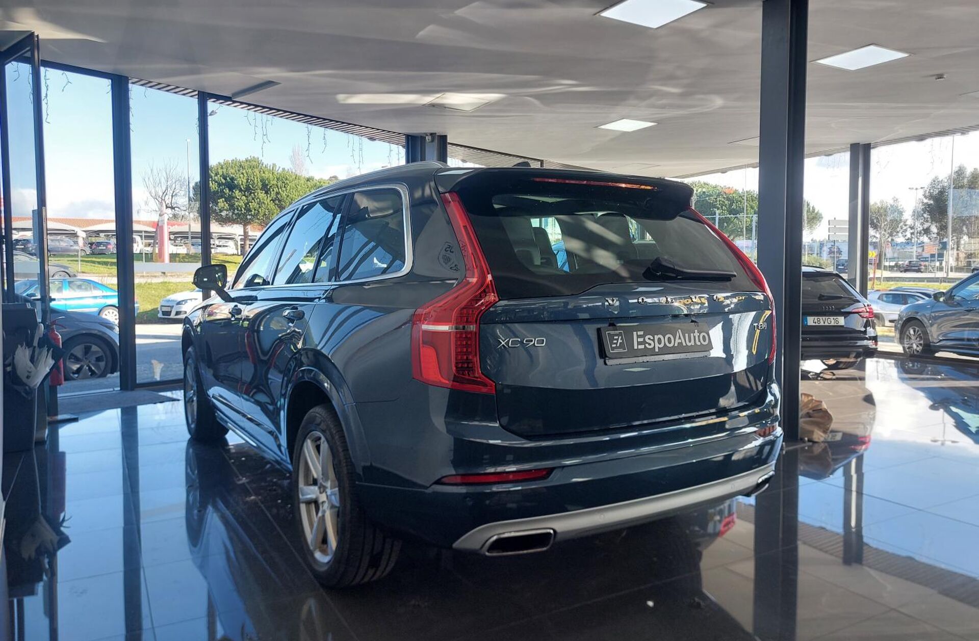 VOLVO XC90 2.0 T8 PHEV Momentum Plus AWD