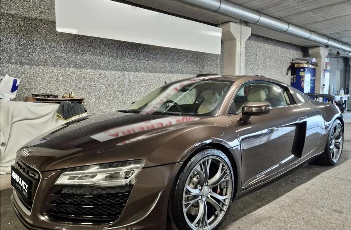 AUDI R8 4.2 FSi V8 S tronic